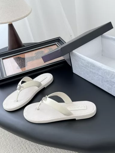 Chanel 25P new flip-flops!This series this is really amazing how so beautiful!Summer is really invincible with salt can be sweet ~The upper adopts imported nibInside is a little sheepskin