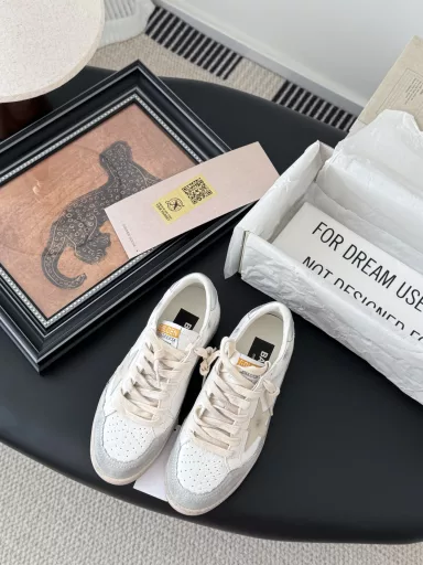 GGDB small dirty shoes new color shipped!The new style of personality graffiti, beautiful and versatile, full of detailsThis year's latest edition of the official website counter limitedHigh version high quality running quantity price