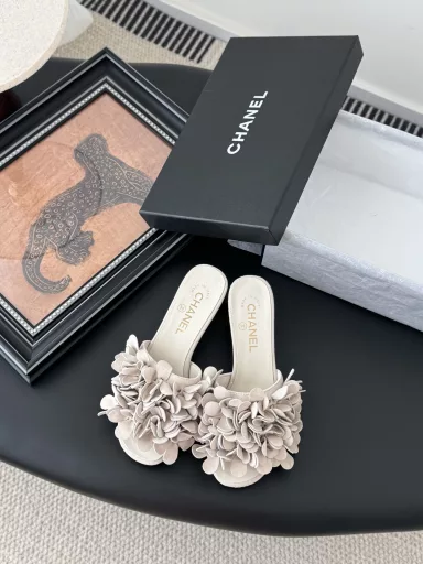 Chanel 25P new camellia slippersDelicate flowers each with a tiny crystal core embellishes what I would call a speckled hydrangea very chic and very fairyThis season's Mary Jane shoes differ from the previous half-hollow lace-up design small playful and incredibly comfortableWhite tie milk seems to wear very good girly feelingSuede leather outsole inside the upper