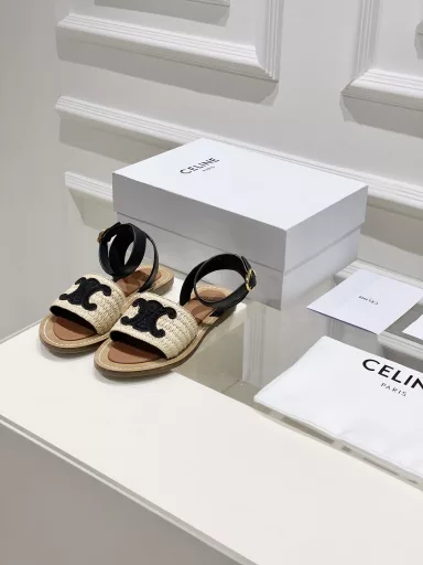 𝐂𝐄𝐋𝐈𝐍𝐄 straw shoes new elements summerThis 2023 spring and summer new sandals are completely let me surprise, good to wear + good-looking + comfortable perfect, the upper foot is the Roman style, the thick soled slippers retro and exquisite appearance level and comfort both online the whole pair of shoes design is full, people will fall in love with a total of three colors senior and everything is very good