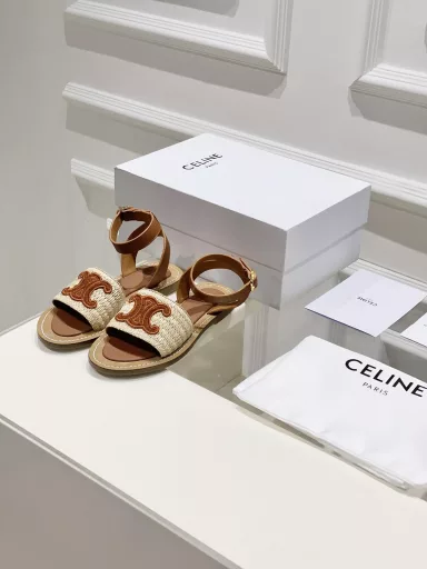 𝐂𝐄𝐋𝐈𝐍𝐄 straw shoes new elements summerThis 2023 spring and summer new sandals are completely let me surprise, good to wear + good-looking + comfortable perfect, the upper foot is the Roman style, the thick soled slippers retro and exquisite appearance level and comfort both online the whole pair of shoes design is full, people will fall in love with a total of three colors senior and everything is very good