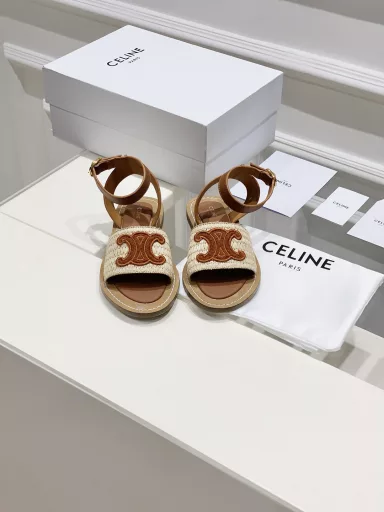 𝐂𝐄𝐋𝐈𝐍𝐄 straw shoes new elements summerThis 2023 spring and summer new sandals are completely let me surprise, good to wear + good-looking + comfortable perfect, the upper foot is the Roman style, the thick soled slippers retro and exquisite appearance level and comfort both online the whole pair of shoes design is full, people will fall in love with a total of three colors senior and everything is very good