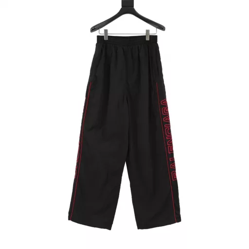 Balenciaga's new urban collection LION CLUB casual sweatpantsTechnology poplin fabricFront and side red lion club artwork embroideredElastic waist (lined)Wash fading effectLoose formunisex