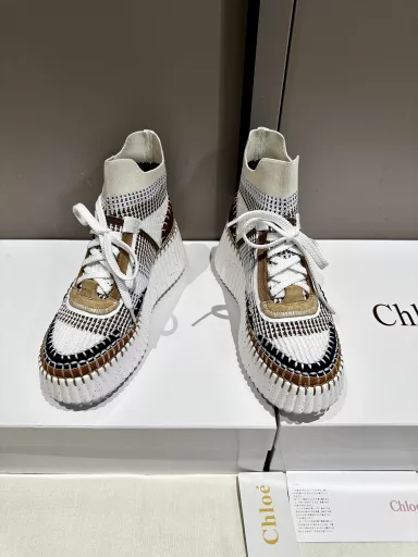 Chloe's latest sewn Mark yarnThe original private model high-density foam soles artificial Goodyear technique thread after all the position is just right all the process and material of the original consistent is definitely a pair of durable walking lakes essential weapon!! All kinds of Korean versions