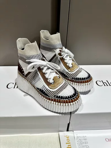 Chloe's latest sewn Mark yarnThe original private model high-density foam soles artificial Goodyear technique thread after all the position is just right all the process and material of the original consistent is definitely a pair of durable walking lakes essential weapon!! All kinds of Korean versions