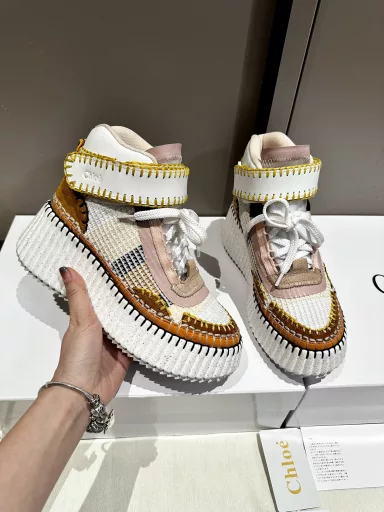 Chloe's latest sewn Mark yarnThe original private model high-density foam soles artificial Goodyear technique thread after all the position is just right all the process and material of the original consistent is definitely a pair of durable walking lakes essential weapon!! All kinds of Korean versions