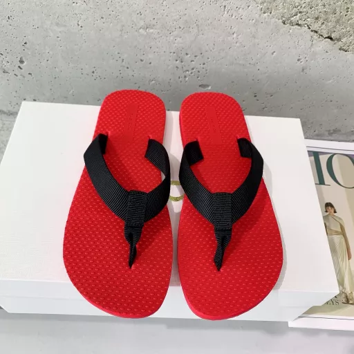 The row ✨2025 new spring and summer flip-flops 🩴 hot summer 🌞 Whether going on vacation 🏖 or shopping, flip-flops are lazy must-have item 😍 go with everything, walk easier and more enjoyable, enjoy a cool summer