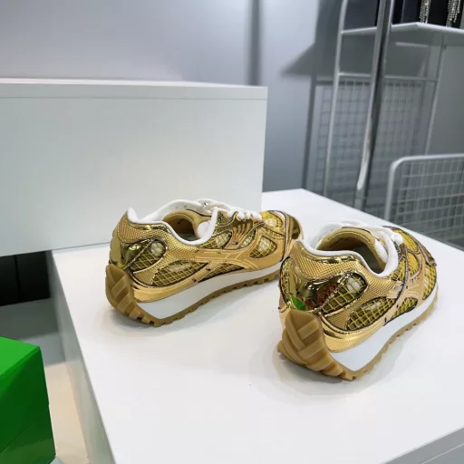 Bottega Veneta Bao Die home 25 spring/summer show BV Orbit sneakers Wang Yibo the same pair of casual shoes Daddy shoes! Runner sneakers! Original purchase development! Using the original lightweight science and technology mesh fabric, the original is consistent! The process is complex!Design rubber outsole with geometric pattern.King fried series high versionIt's actually a lot taller, and it still makes your legs thinnerIt's very nice. Play and build, to the standard version 💯Bag shoes technology to look for high versionOutsole original exclusive mold, use color matching TPU outsole, material weight original consistent!
