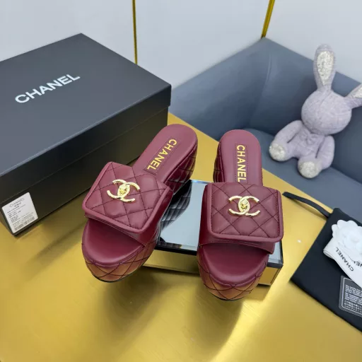 Chanel is a very comprehensive noble fashion and life brand, Hong Kong, the United States, such as big fashion bloggers and stars of the same style, is simply beautiful heaven, fall in love with elegance, fall in love with a sense of the future, want to have immediately at a glance, but a pair of exquisite high heels is really can think of drop, the series is designed for extraordinary, indifferent ladies, Thus creating a chic overall effect, CHANEL designed to inspire women's indomitable products to highlight the charm…