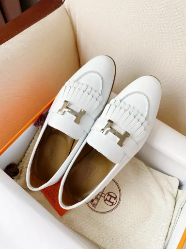 Hermes 23 years early spring the latest Trip straw shoes, the latest official website ️ A must-have for holiday travel. Created by Pierre Hardy, the chief designer of Hermes shoes, leading the peak fashion to create another legendary classic! Every major Internet celebrity has a suit! Hermes original purchase disassemble do goods! Material: Imported H original cowhide, inner: customized original mixed goat skin inner, foot pad! Outsole: With stirrup heel, twine midsole and Italy special leather outsole combination! The upper foot is very good-looking, very breathable and will not stifle the foot, and the upper foot shows the slender foot