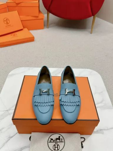 Hermes 23 years early spring the latest Trip straw shoes, the latest official website ️ A must-have for holiday travel. Created by Pierre Hardy, the chief designer of Hermes shoes, leading the peak fashion to create another legendary classic! Every major Internet celebrity has a suit! Hermes original purchase disassemble do goods! Material: Imported H original cowhide, inner: customized original mixed goat skin inner, foot pad! Outsole: With stirrup heel, twine midsole and Italy special leather outsole combination! The upper foot is very good-looking, very breathable and will not stifle the foot, and the upper foot shows the slender foot