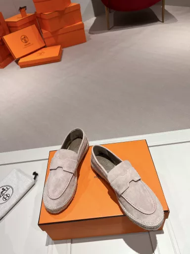 Hermes 23 years early spring the latest Trip straw shoes, the latest official website ️ A must-have for holiday travel. Created by Pierre Hardy, the chief designer of Hermes shoes, leading the peak fashion to create another legendary classic! Every major Internet celebrity has a suit! Hermes original purchase disassemble do goods! Material: Imported H original cowhide, inner: customized original mixed goat skin inner, foot pad! Outsole: With stirrup heel, twine midsole and Italy special leather outsole combination! The upper foot is very good-looking, very breathable and will not stifle the foot, and the upper foot shows the slender foot