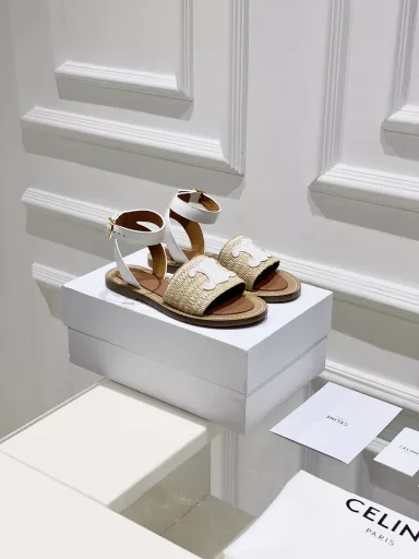 𝐂𝐄𝐋𝐈𝐍𝐄 straw shoes new elements summerThis new spring and summer sandals are completely let me surprise, good to wear + good-looking + comfortable perfect, the upper foot is Roman style, the platform slippers retro and exquisite appearance level and comfort online the whole pair of shoes design is full, people will fall in love with a total of three colors senior and everything is very good