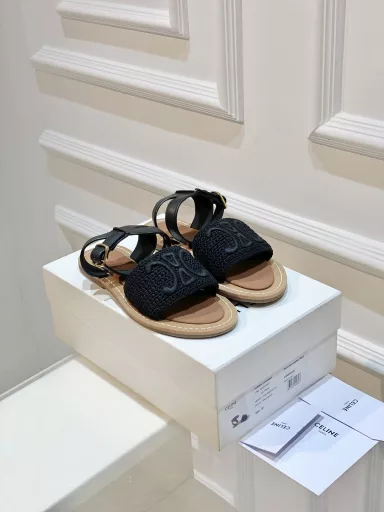𝐂𝐄𝐋𝐈𝐍𝐄 straw shoes new elements summerThis new spring and summer sandals are completely let me surprise, good to wear + good-looking + comfortable perfect, the upper foot is Roman style, the platform slippers retro and exquisite appearance level and comfort online the whole pair of shoes design is full, people will fall in love with a total of three colors senior and everything is very good