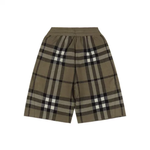 Burberry classic big plaid knit shortsThe use of custom knitted striped fabric woven fabric jacquard knitting process version of compact three-dimensional 4-bar splicing custom pants rope hardware texture strong upper body comfortable and breathe, convex and shaped three-dimensional classic stripes is the brand's eternal law in each year's show will be applied to striped clothing men and women with the same summer essential. Original mold ZP development perfect restoration of the original production of non-market small factory production of fine line top process welcome to compare the label tag. Wash water label customized full set of accessories exclusive Logo packaging