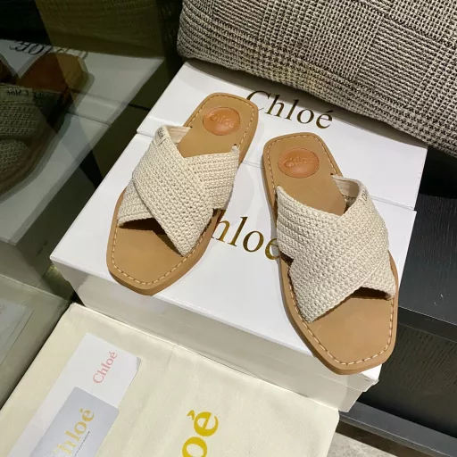 Chloe.The latest cross woven ribbon Roman slippersImported customized high-density wool material, not general wool, 3D CNC waterproof printing logo original private model high-density rubber foam sole artificial Goodyear technique thread with the position of the rear palm slot filled cofskin small pad all the position is just right all the process and material original consistent is definitely a pair of durable walking lakes necessary weapon