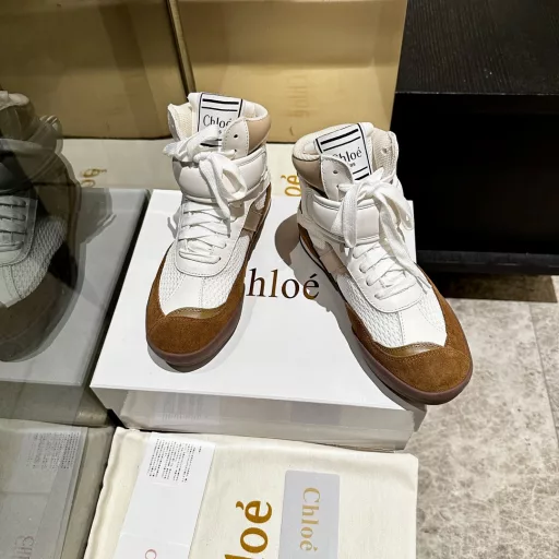 Chloe, here come the upgraded loafers!The latest original private model soles, with all the position is just right after all the process and material of the original is definitely a pair of durable walking lake essential weapon!! All kinds of Korean versions