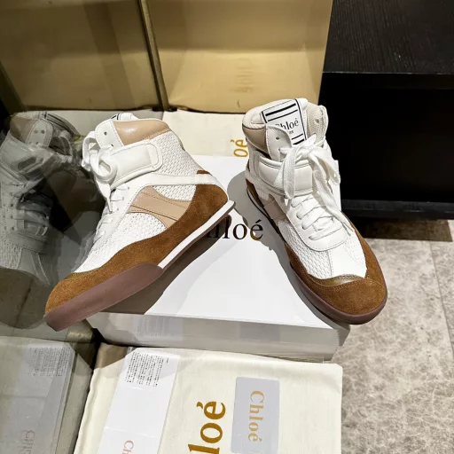 Chloe, here come the upgraded loafers!The latest original private model soles, with all the position is just right after all the process and material of the original is definitely a pair of durable walking lake essential weapon!! All kinds of Korean versions