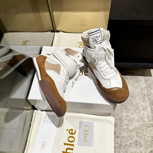 Chloe, here come the upgraded loafers!The latest original private model soles, with all the position is just right after all the process and material of the original is definitely a pair of durable walking lake essential weapon!! All kinds of Korean versions
