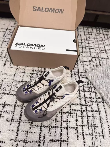 CDG x Salomon Salomon co-branded XT-6 series thick sole casual sports shoesThe original purchase and development of goods continue the brand design gene, the integration of simple design and practical technologyThe co-branded shoes are still black and white simple color, and the brand words on the shoes also reflect a minimalist design styleWith the Contagrip rubber thick sole design, the redesigned face section replaces the previous drawstring LACES with a Pulsar Advanced hosier contour