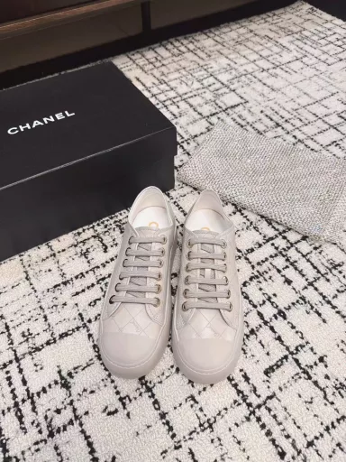 Chanel Chanel 25ss cookie shoes developed for several months the highest version finally came out of the counter top casual sneakersThis classic design vamp has a variety of craft electric embroidery style outsole, but the fashion movement is not ordinary into a variety of color matching elements…Diversified mix and match is very good-looking, leisure, fashion, sports, outdoor can take into account…Upper use: original first layer cowhide inner use: sheepskin outsole According to: original TPU combination outsole