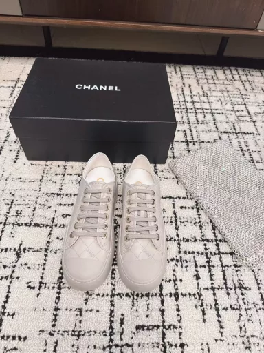 Chanel Chanel 25ss cookie shoes developed for several months the highest version finally came out of the counter top casual sneakersThis classic design vamp has a variety of craft electric embroidery style outsole, but the fashion movement is not ordinary into a variety of color matching elements…Diversified mix and match is very good-looking, leisure, fashion, sports, outdoor can take into account…Upper use: original first layer cowhide inner use: sheepskin outsole According to: original TPU combination outsole