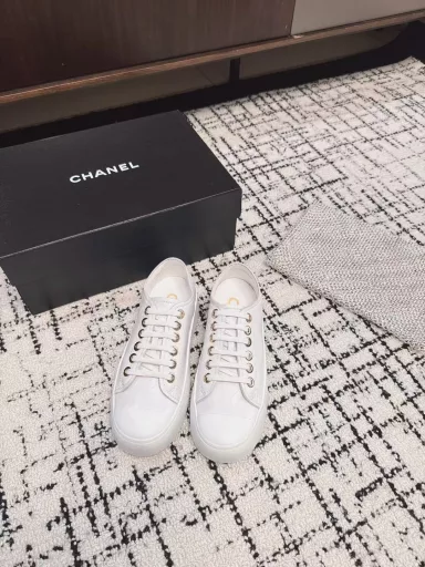 Chanel Chanel 25ss cookie shoes developed for several months the highest version finally came out of the counter top casual sneakersThis classic design vamp has a variety of craft electric embroidery style outsole, but the fashion movement is not ordinary into a variety of color matching elements…Diversified mix and match is very good-looking, leisure, fashion, sports, outdoor can take into account…Upper use: original first layer cowhide inner use: sheepskin outsole According to: original TPU combination outsole