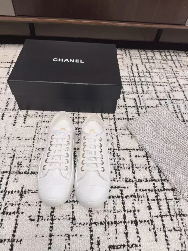 Chanel Chanel 25ss cookie shoes developed for several months the highest version finally came out of the counter top casual sneakersThis classic design vamp has a variety of craft electric embroidery style outsole, but the fashion movement is not ordinary into a variety of color matching elements…Diversified mix and match is very good-looking, leisure, fashion, sports, outdoor can take into account…Upper use: original first layer cowhide inner use: sheepskin outsole According to: original TPU combination outsole