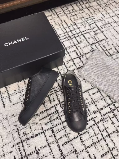 Chanel Chanel 25ss cookie shoes developed for several months the highest version finally came out of the counter top casual sneakersThis classic design vamp has a variety of craft electric embroidery style outsole, but the fashion movement is not ordinary into a variety of color matching elements…Diversified mix and match is very good-looking, leisure, fashion, sports, outdoor can take into account…Upper use: original first layer cowhide inner use: sheepskin outsole According to: original TPU combination outsole