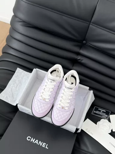 Chanel 24A Xiaoxiang new Diamond check baseball shoes!Upper original lambskin diamond grid car line process, expensive baseball shoes, feet feel very light and comfortable, all materials are customized according to the original!
