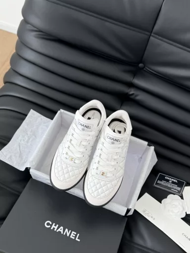 Chanel 24A Xiaoxiang new Diamond check baseball shoes!Upper original lambskin diamond grid car line process, expensive baseball shoes, feet feel very light and comfortable, all materials are customized according to the original!