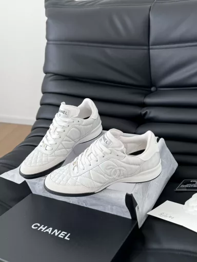 Chanel 24A Xiaoxiang new Diamond check baseball shoes!Upper original lambskin diamond grid car line process, expensive baseball shoes, feet feel very light and comfortable, all materials are customized according to the original!