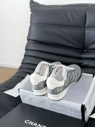 Chanel 24A Xiaoxiang new Diamond check baseball shoes!Upper original lambskin diamond grid car line process, expensive baseball shoes, feet feel very light and comfortable, all materials are customized according to the original!