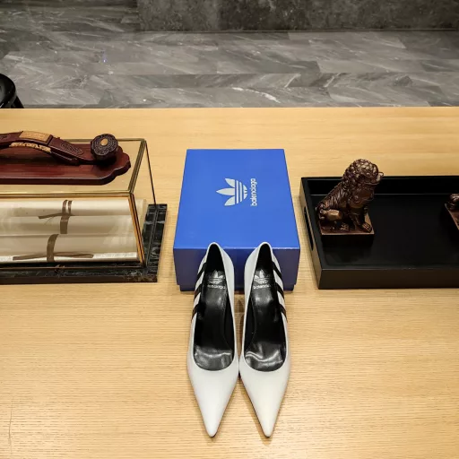 Balenciaga2025 spring burst single Balenciaga/adidas new release (original joint packaging! Blue Box) Top version, exclusive debut.A&B = AB joint name = Adidas♈️❌Balenciaga century joint name, silk high heel shoes/leather high heel shoes/four seasons shoe joint series! 