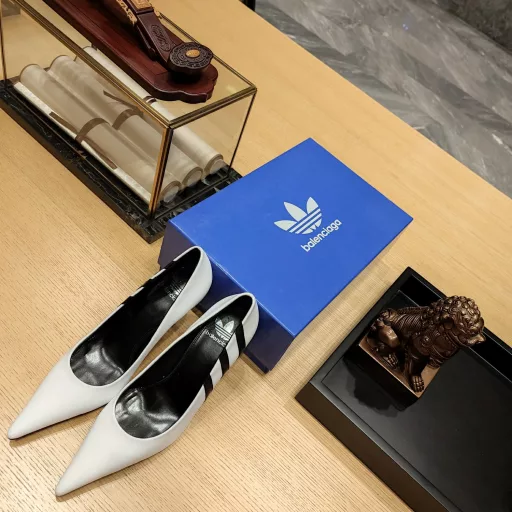 Balenciaga2025 spring burst single Balenciaga/adidas new release (original joint packaging! Blue Box) Top version, exclusive debut.A&B = AB joint name = Adidas♈️❌Balenciaga century joint name, silk high heel shoes/leather high heel shoes/four seasons shoe joint series! 