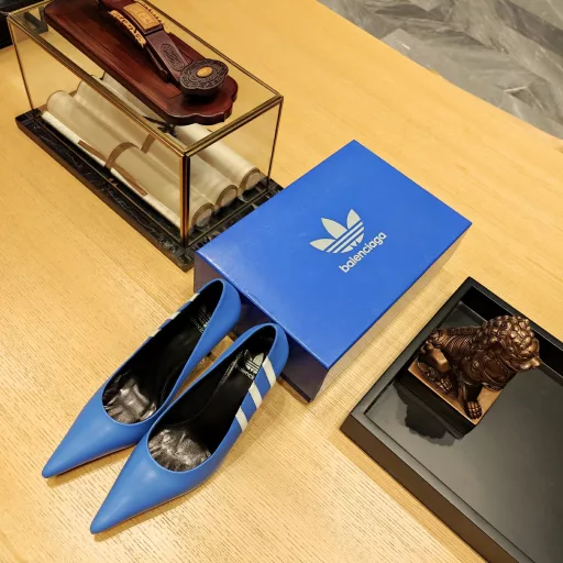 Balenciaga2025 spring burst single Balenciaga/adidas new release (original joint packaging! Blue Box) Top version, exclusive debut.A&B = AB joint name = Adidas♈️❌Balenciaga century joint name, silk high heel shoes/leather high heel shoes/four seasons shoe joint series! 