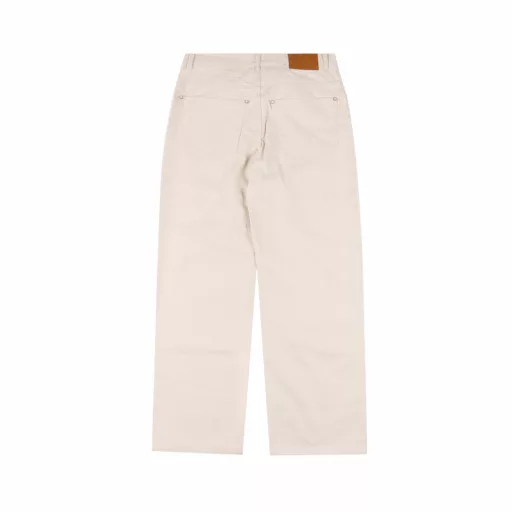 Louis Vuitton 25ss brand logo straight leg jeansThe world of spring and summer pieces is your collectionMade from a luxurious silk-cotton blend, the loose-fitting version is both relaxed and delicate with pearl effect buttons and LV embossed VVN labels on the front, while the back features a toned print slogan from the Spring/Summer 2025 show.