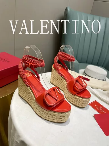 𝑉 𝐴 𝐿 𝐸 𝑁 𝑇 𝐼 𝑁 𝑂 valentino The new spring and summer in ladies sandals 💝 unique V metal foil a full senior feeling, not looking forward to the new season! It's worth starting.★ Imported calfskin absolute grade, you choose a different perfect style