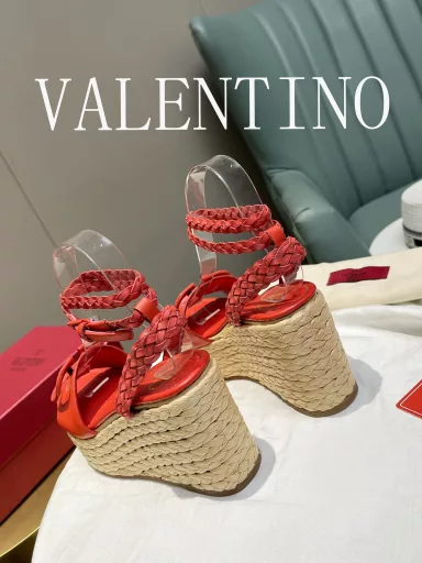 𝑉 𝐴 𝐿 𝐸 𝑁 𝑇 𝐼 𝑁 𝑂 valentino The new spring and summer in ladies sandals 💝 unique V metal foil a full senior feeling, not looking forward to the new season! It's worth starting.★ Imported calfskin absolute grade, you choose a different perfect style