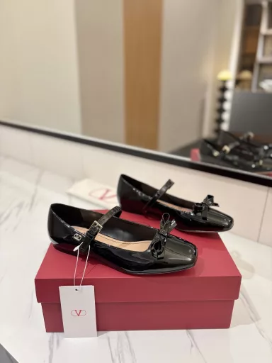 VALENTINO Valentino 2025ss new bow Mary Jane single shoe bow element sweet and age 💃 let a person's eyes shine 🔆🔆🔆 is simply sweet cool perfect fit salt can be sweet