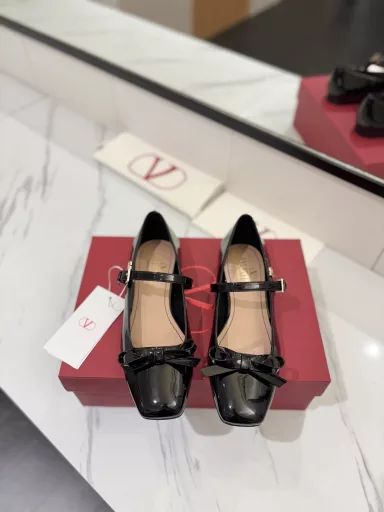 VALENTINO Valentino 2025ss new bow Mary Jane single shoe bow element sweet and age 💃 let a person's eyes shine 🔆🔆🔆 is simply sweet cool perfect fit salt can be sweet