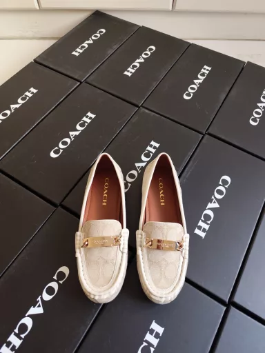 coach Coach classic women's bean shoes shallow mouth single shoes, the upper adopts C-word cloth three-dimensional clear with cowhide, the insole of sheep microfiber, 5mm thick cushion core with soft and comfortable bean rubber outsole, anti-slip and wear-resistant…… The whole shoe is super, super comfortable, soft on it