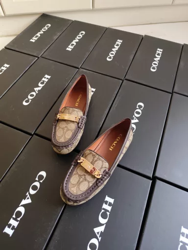 coach Coach classic women's bean shoes shallow mouth single shoes, the upper adopts C-word cloth three-dimensional clear with cowhide, the insole of sheep microfiber, 5mm thick cushion core with soft and comfortable bean rubber outsole, anti-slip and wear-resistant…… The whole shoe is super, super comfortable, soft on it