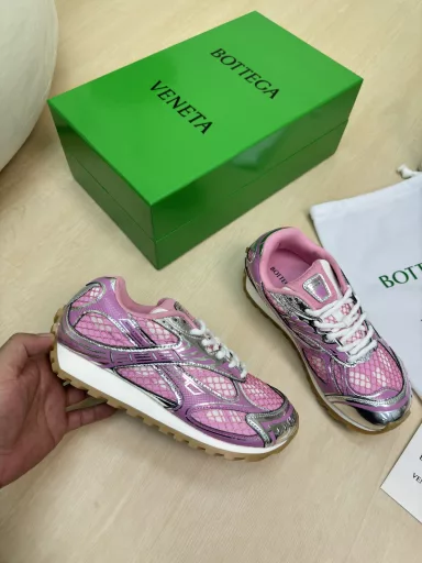 BV Orbit sports shoes Wang Yibo with daddy shoesRunner sneakers are made of lightweight techno-mesh fabric.Design rubber outsole with geometric pattern.Pink for womenKing fried series high versionLook for kit process ocean blueIt's actually a lot taller, and it still makes your legs thinnerVery nicePlay and buildBenchmarking 💯Bag shoes technology to look for high version