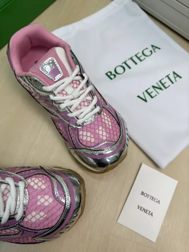 BV Orbit sports shoes Wang Yibo with daddy shoesRunner sneakers are made of lightweight techno-mesh fabric.Design rubber outsole with geometric pattern.Pink for womenKing fried series high versionLook for kit process ocean blueIt's actually a lot taller, and it still makes your legs thinnerVery nicePlay and buildBenchmarking 💯Bag shoes technology to look for high version