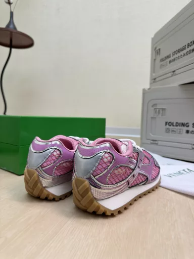 BV Orbit sports shoes Wang Yibo with daddy shoesRunner sneakers are made of lightweight techno-mesh fabric.Design rubber outsole with geometric pattern.Pink for womenKing fried series high versionLook for kit process ocean blueIt's actually a lot taller, and it still makes your legs thinnerVery nicePlay and buildBenchmarking 💯Bag shoes technology to look for high version