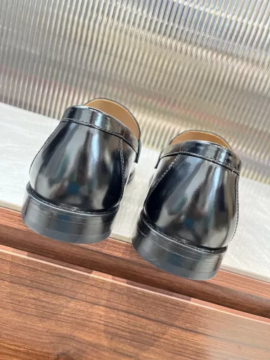 Prada high-end men's hot selling boutique casual leather shoes, imported open-edge beaded leather bright leather loafers will be industrial elements and modern charm of integration, toughness, folding resistance is not easy to deformation, durable wear! Imported waterdyed cowhide inner, imported leather outsole, top quality, welcome comparison