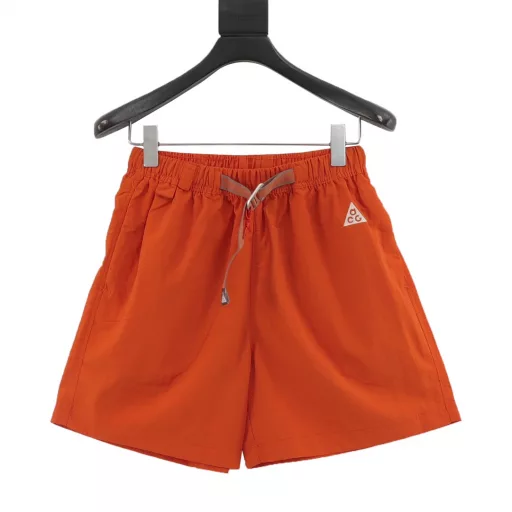 Nike ACG outdoor American five-minute woven quick-drying sports casual shorts Original development process details perfect restoration of a choice of shorts that can meet the needs of sports wear and can meet the needs of daily travel Original purchase development details perfect custom shipping fabric advantages cool breathable upper body super comfortable process details perfect restoration of the inner mesh bottom The three standards correspond to the shipping sticker barcode and the main standard code correspond to the same only for optimal quality waist elastic with drawstring to meet different waistlines Wearing careful acg brand small embroidery logo very detailed top shorts strong push
