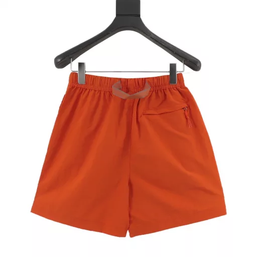 Nike ACG outdoor American five-minute woven quick-drying sports casual shorts Original development process details perfect restoration of a choice of shorts that can meet the needs of sports wear and can meet the needs of daily travel Original purchase development details perfect custom shipping fabric advantages cool breathable upper body super comfortable process details perfect restoration of the inner mesh bottom The three standards correspond to the shipping sticker barcode and the main standard code correspond to the same only for optimal quality waist elastic with drawstring to meet different waistlines Wearing careful acg brand small embroidery logo very detailed top shorts strong push
