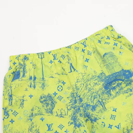 Louis Vuitton Park is full of shortsMulberry silk fabric, mulberry silk is a kind of natural animal protein fiber, with natural soft white gloss, smooth surface, soft and delicate feel, known as the 